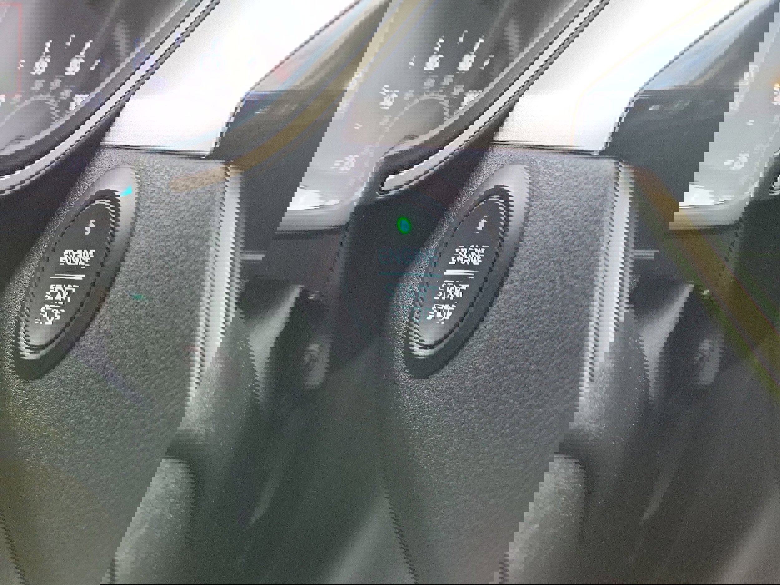 Certified 2020 Ford Escape SE image 21