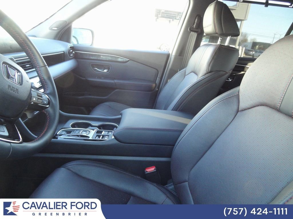 Used 2025 Honda Pilot Black Edition image 7
