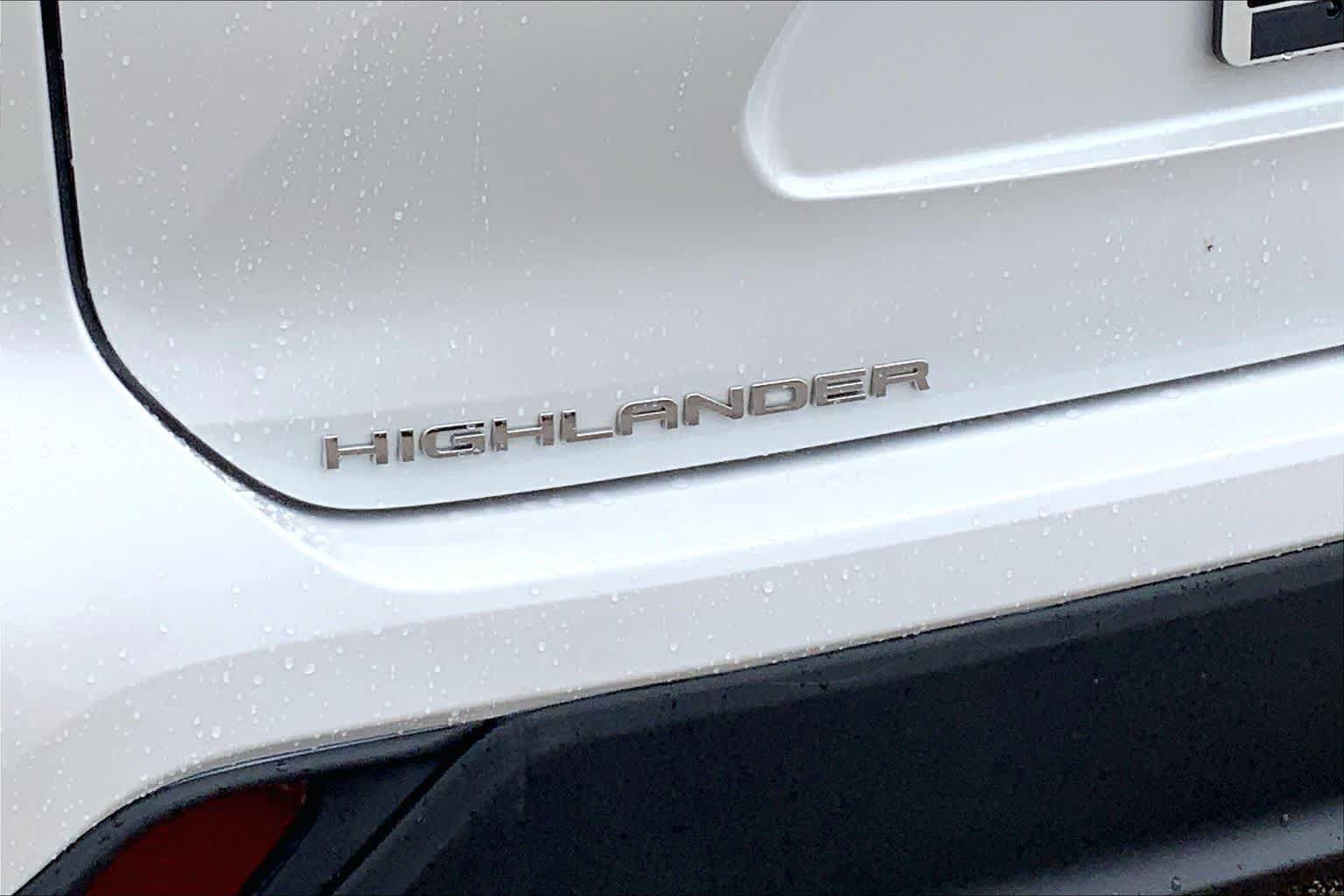 Used 2025 Toyota Highlander LE AWD/4WD image 10