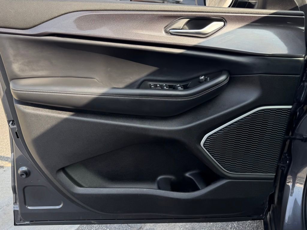 Used 2021 Jeep Grand Cherokee L Laredo w/ Luxury Tech Group I image 14