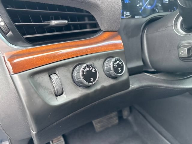 Used 2020 Cadillac Escalade Luxury w/ LPO, Radiant Package AWD/4WD image 18