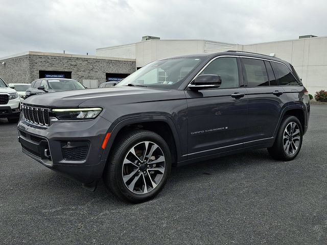 Used 2022 Jeep Grand Cherokee Overland w/ Luxury Tech Group IV AWD/4WD image 3