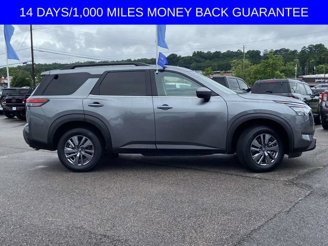 Used 2025 Nissan Pathfinder SV FWD image 2