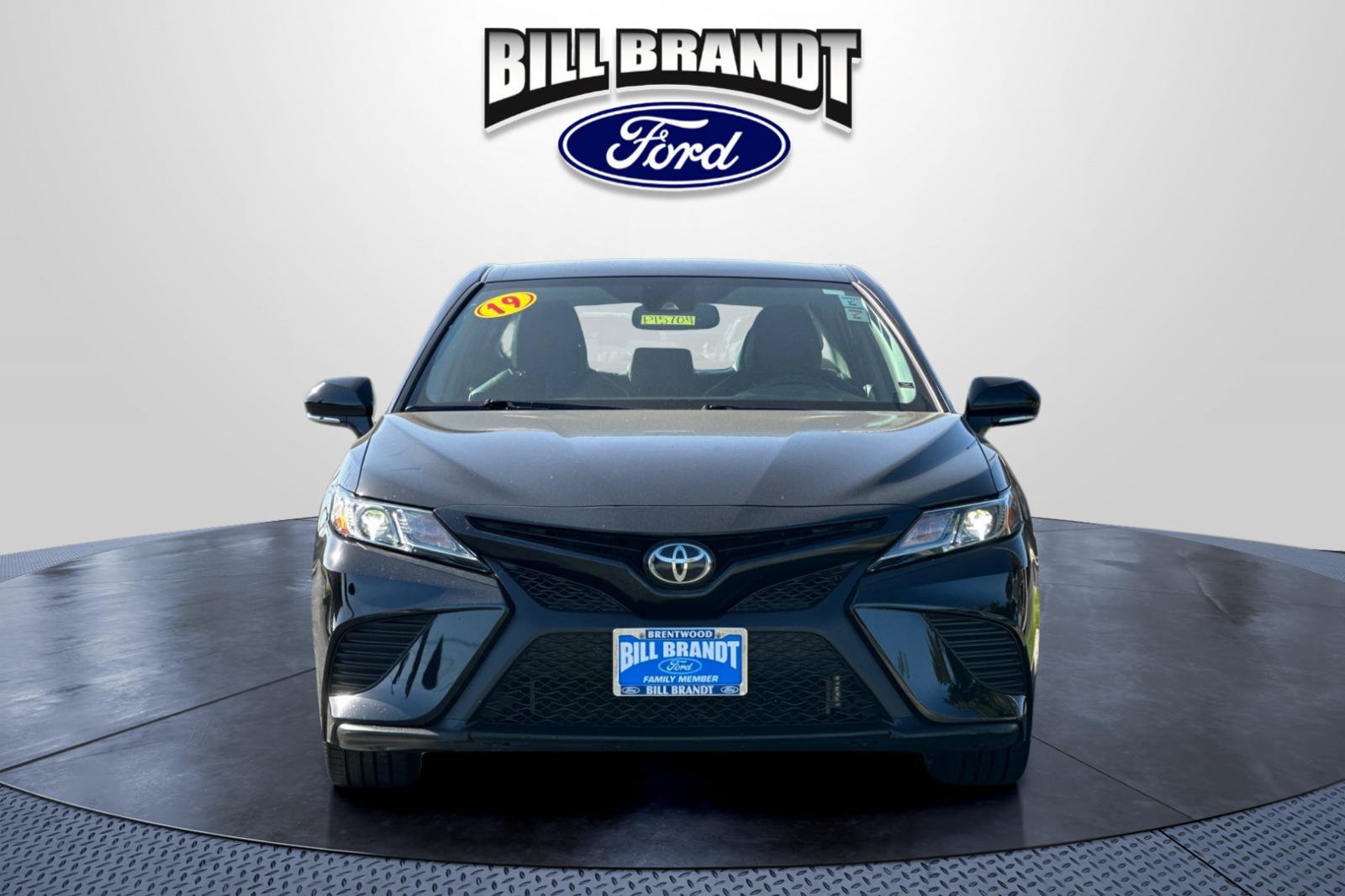 Used 2019 Toyota Camry SE w/ Convenience Package FWD image 8