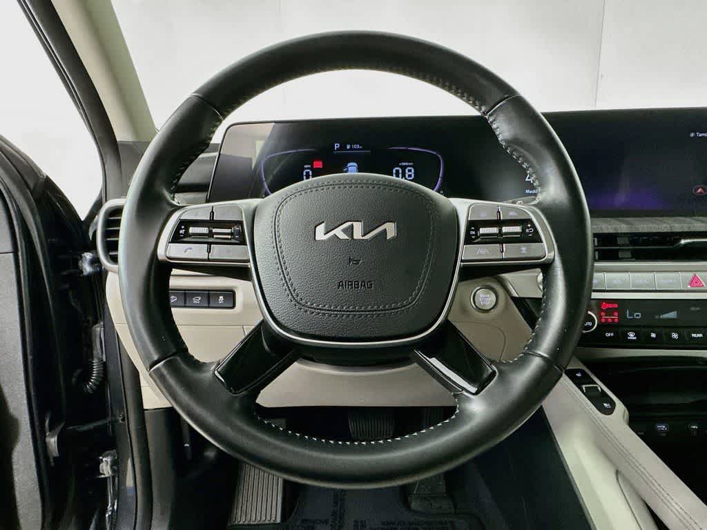 Used 2024 Kia Telluride EX w/ EX Captain's Chair Package FWD image 16