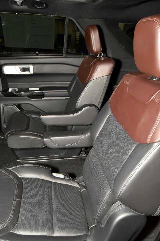 Certified 2023 Ford Explorer Platinum w/ Technology Package AWD/4WD image 31