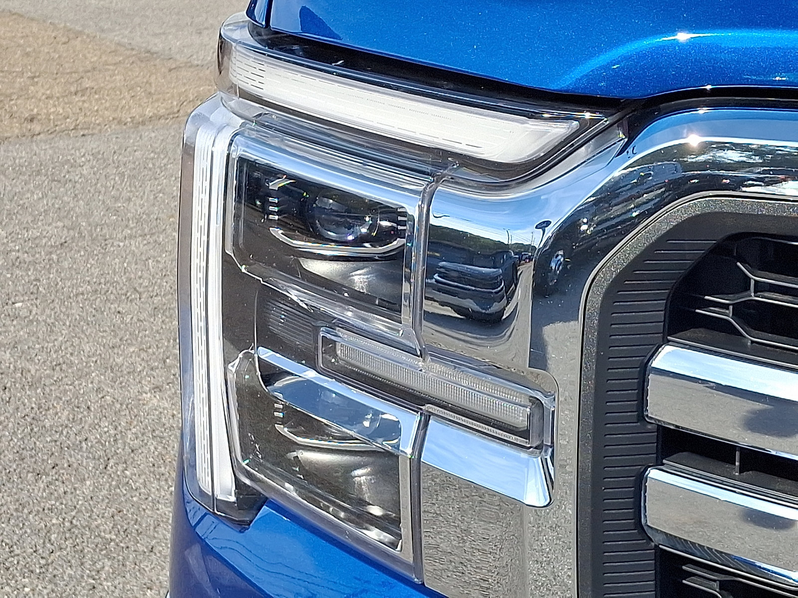 Certified 2025 Ford F150 Lariat w/ Equipment Group 502A High AWD/4WD image 9