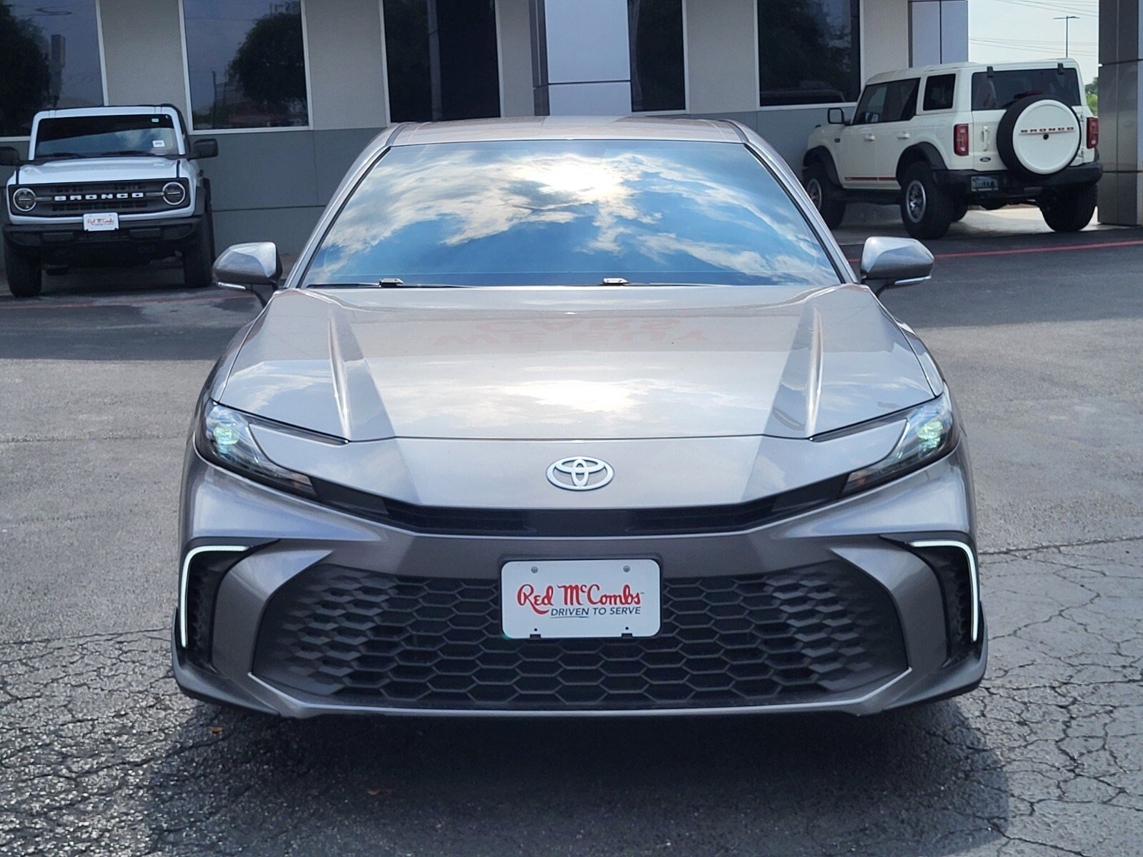 Used 2025 Toyota Camry SE w/ Convenience Package FWD image 9
