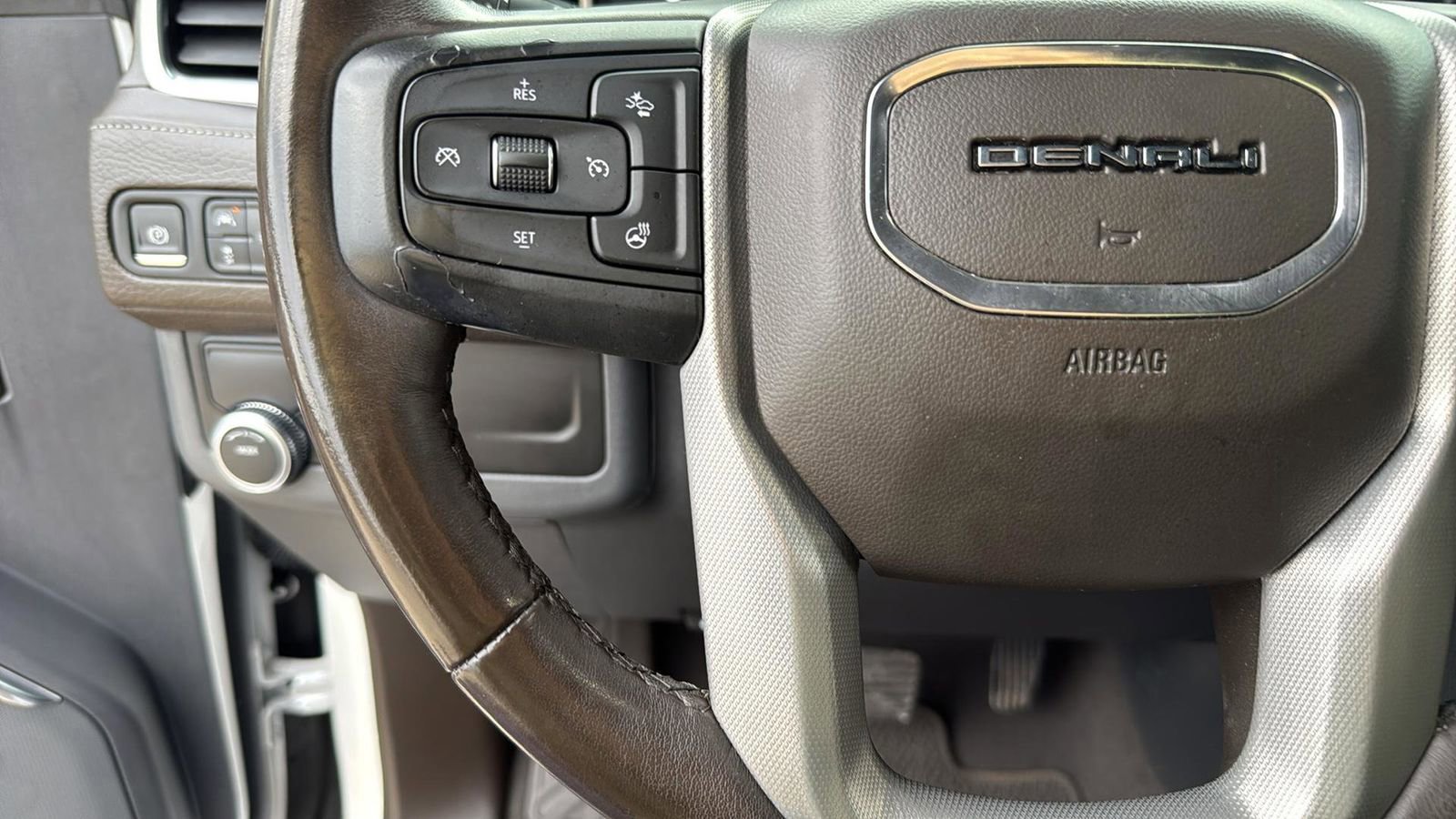 Used 2021 GMC Yukon Denali image 17