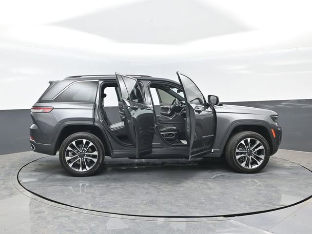 Used 2022 Jeep Grand Cherokee Overland w/ Advanced Protech Group III AWD/4WD image 28