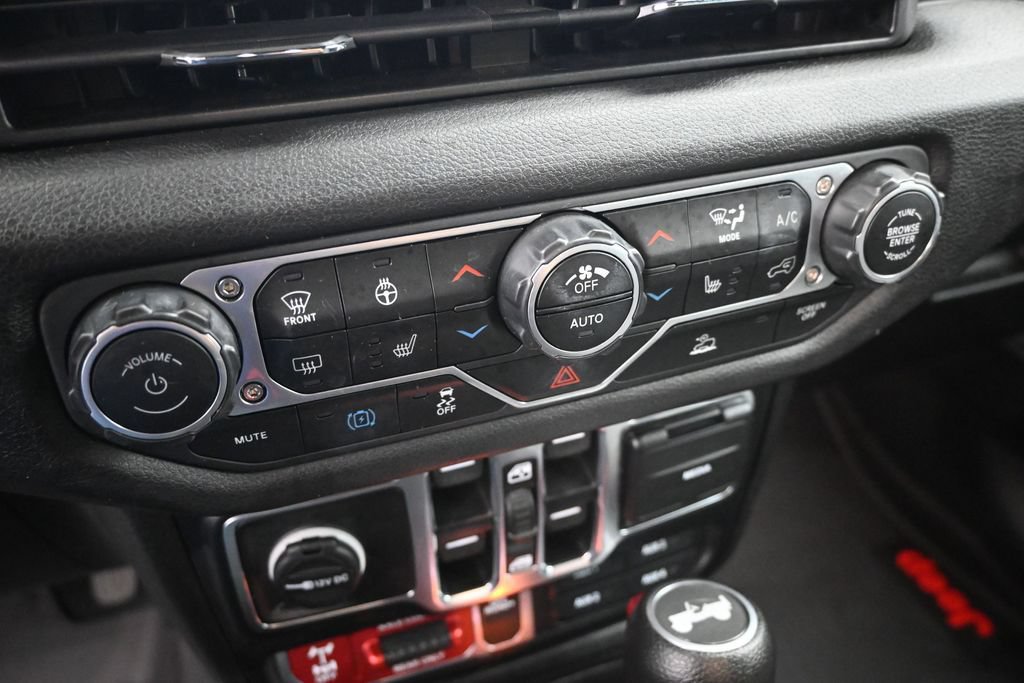 Used 2024 Jeep Wrangler Unlimited AWD/4WD image 16