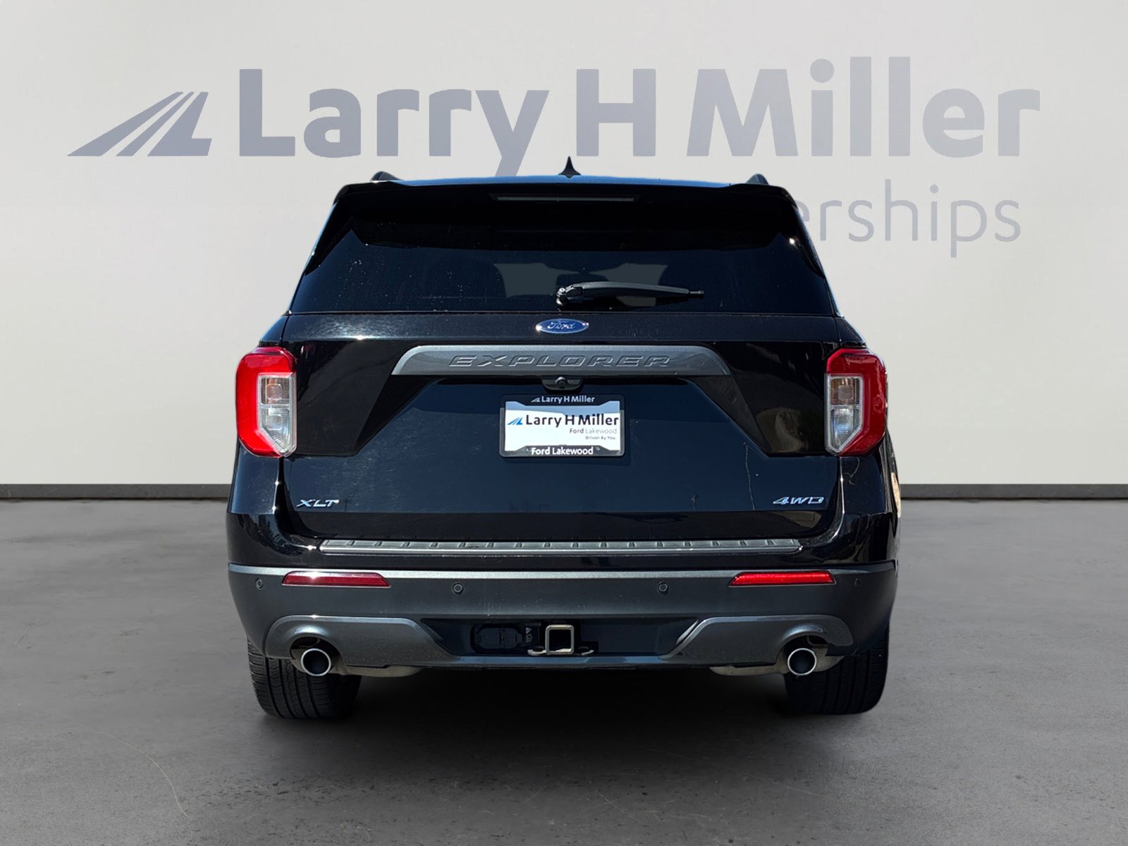 Certified 2021 Ford Explorer XLT w/ Equipment Group 202A image 4