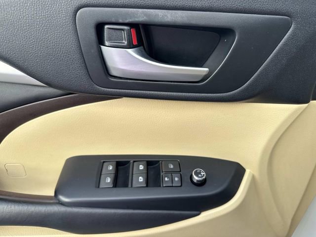 Used 2017 Toyota Highlander XLE image 22