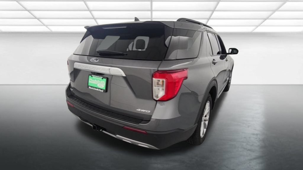 Certified 2024 Ford Explorer XLT w/ Equipment Group 202A AWD/4WD image 8