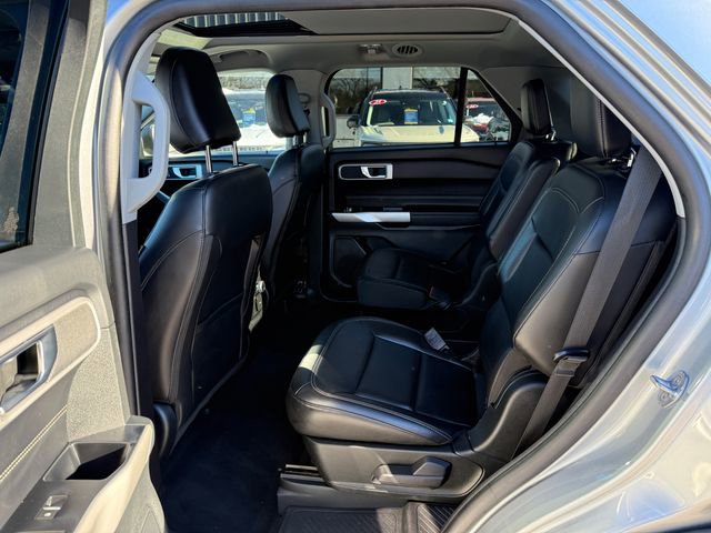 Certified 2022 Ford Explorer XLT w/ Equipment Group 202A image 4