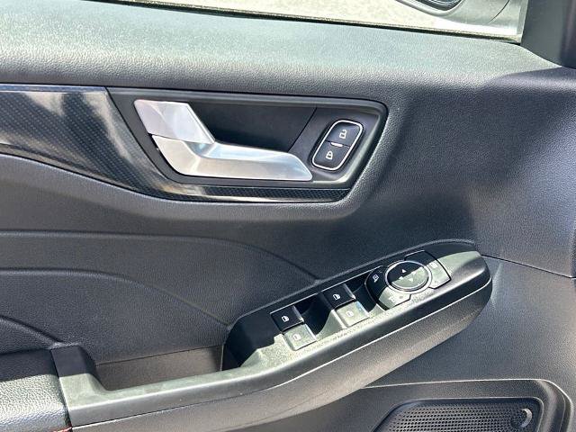 Certified 2025 Ford Escape ST-Line Select AWD/4WD image 18