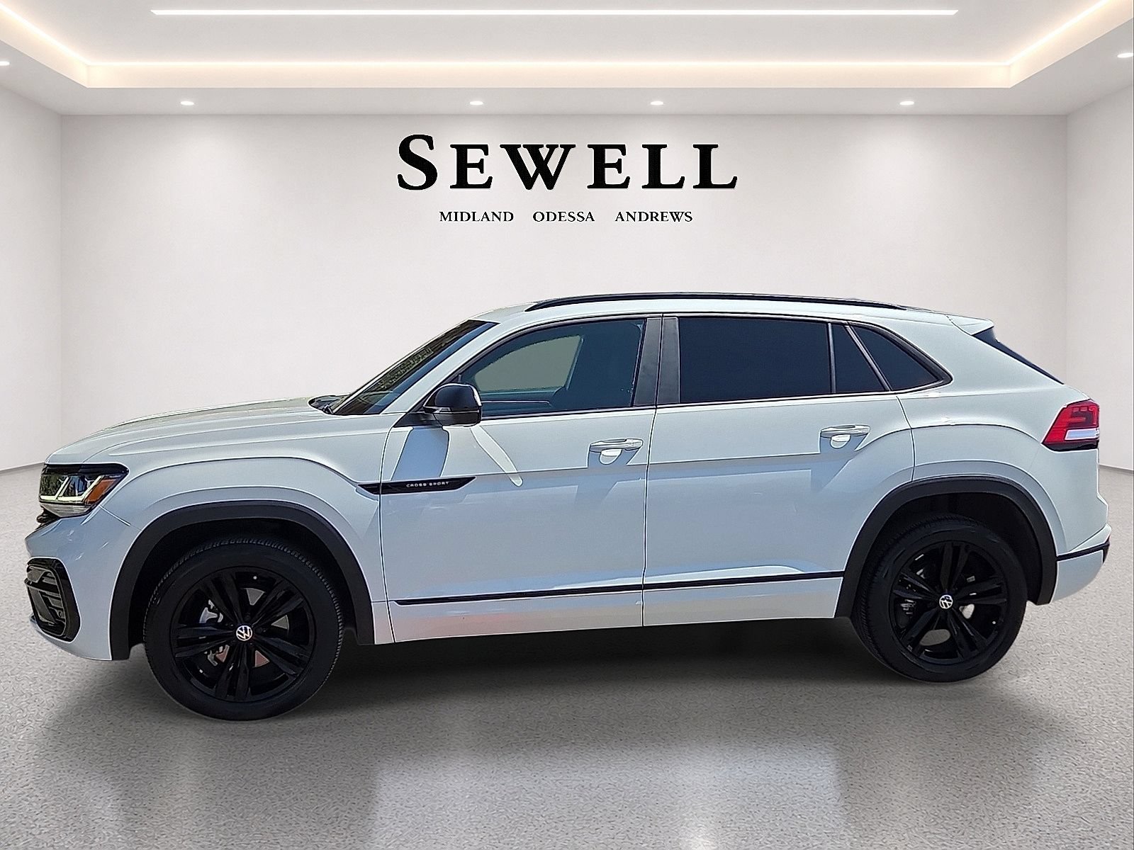 Used 2023 Volkswagen Atlas Cross Sport SEL R-Line AWD/4WD image 2