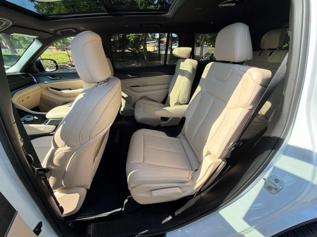 Used 2025 Jeep Grand Cherokee L Limited w/ Black Appearance Package AWD/4WD image 20