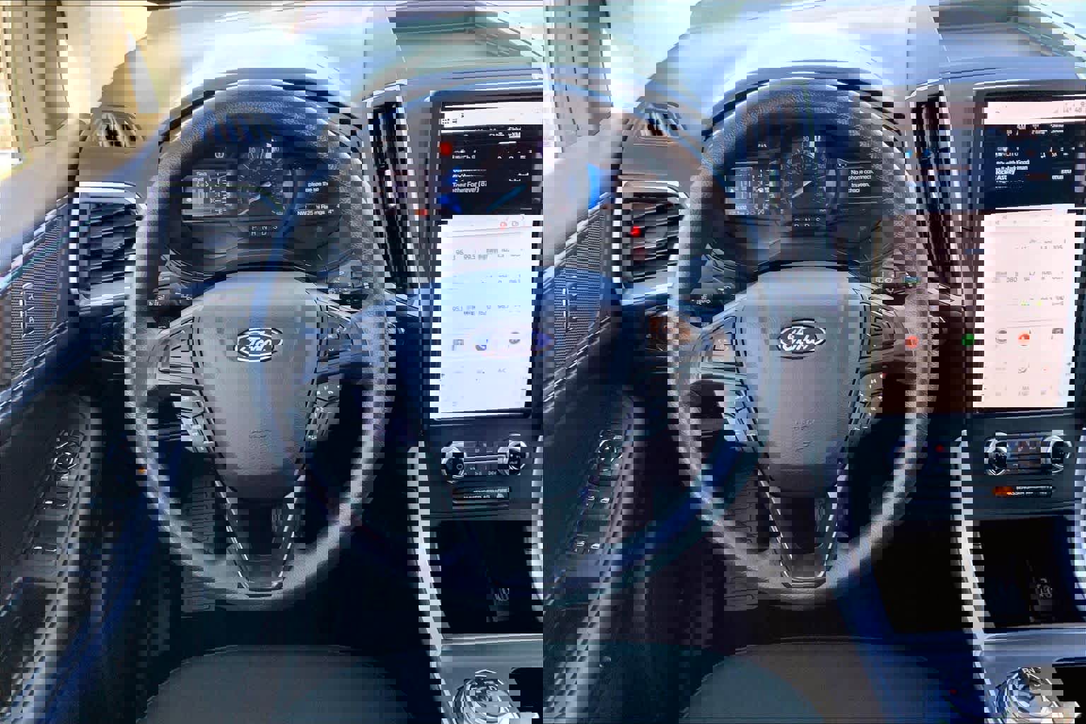 Certified 2024 Ford Edge SE w/ Black Appearance Package image 8