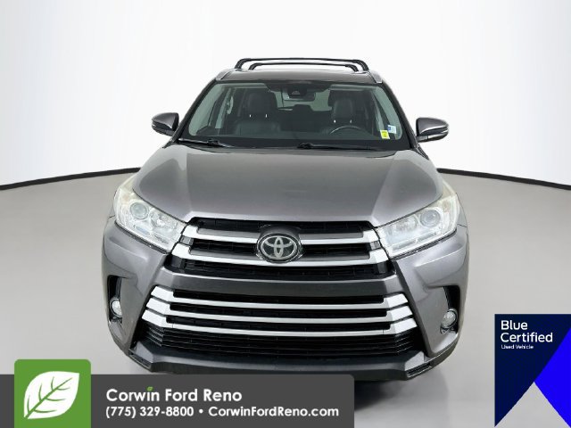 Used 2017 Toyota Highlander XLE AWD/4WD image 2