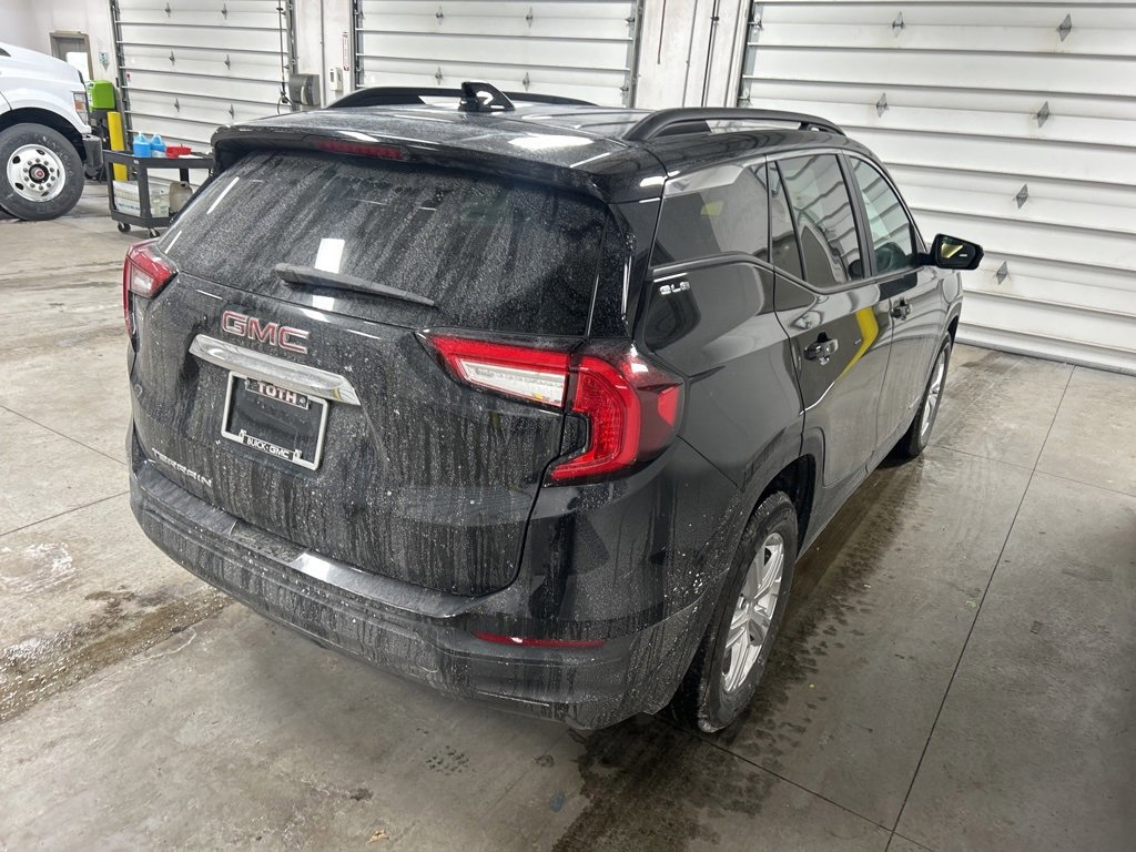 Used 2022 GMC Terrain SLE w/ Driver Convenience Package image 3