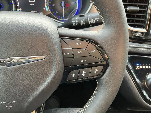 Used 2024 Chrysler Pacifica Touring-L w/ S Appearance Package image 15