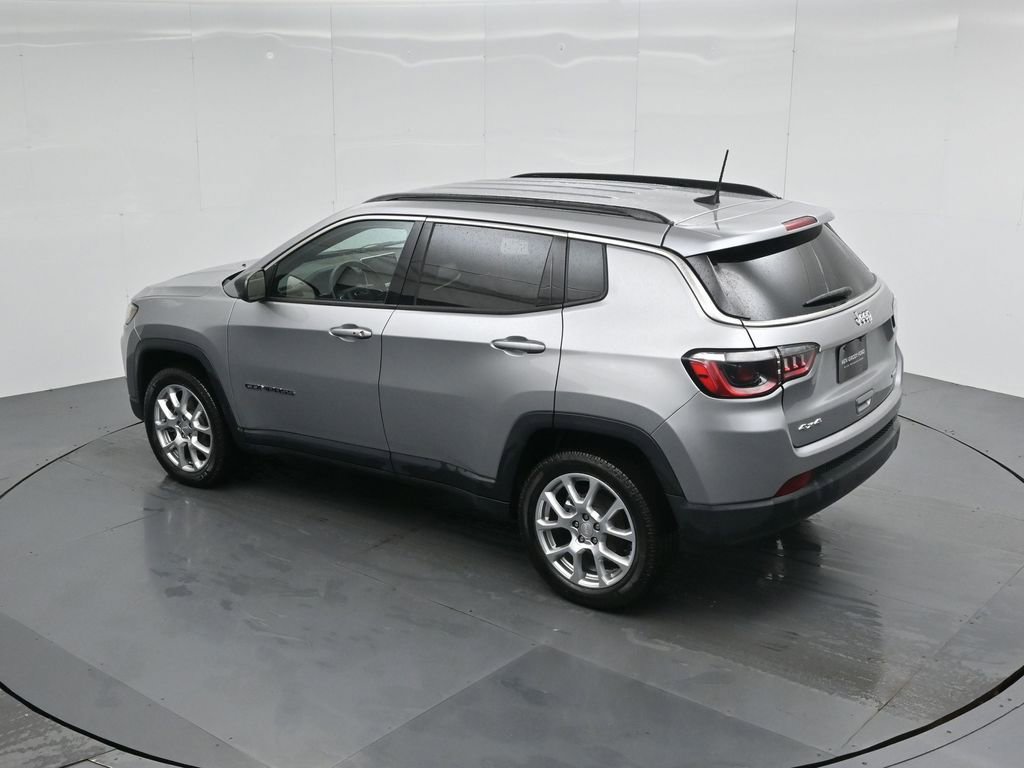 Used 2023 Jeep Compass Latitude image 27