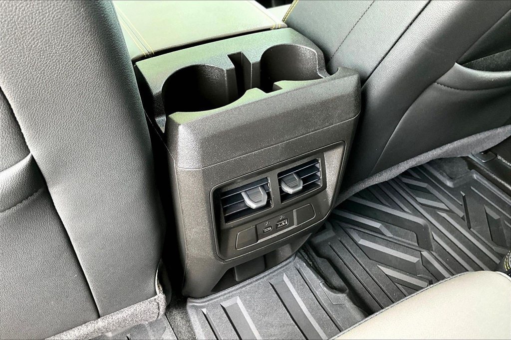 Used 2025 Chevrolet Colorado ZR2 w/ Technology Package AWD/4WD image 13
