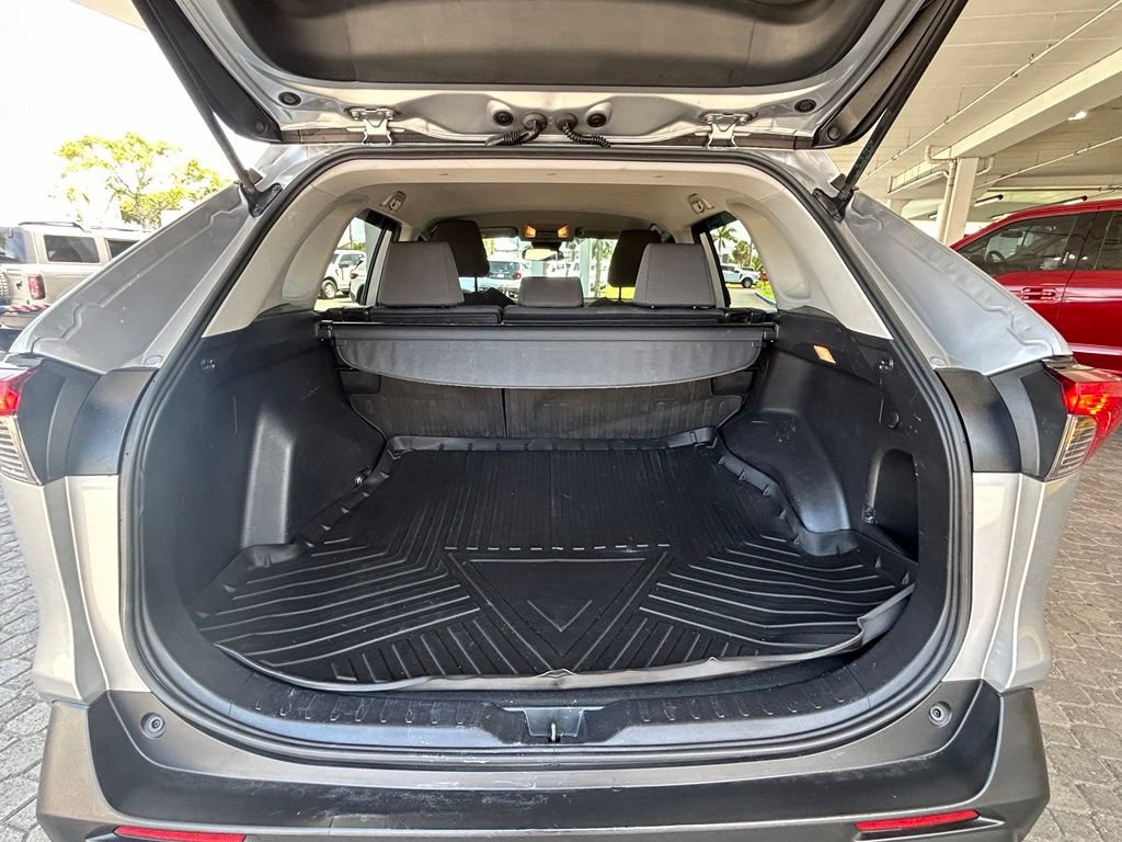 Used 2020 Toyota RAV4 XLE FWD image 32
