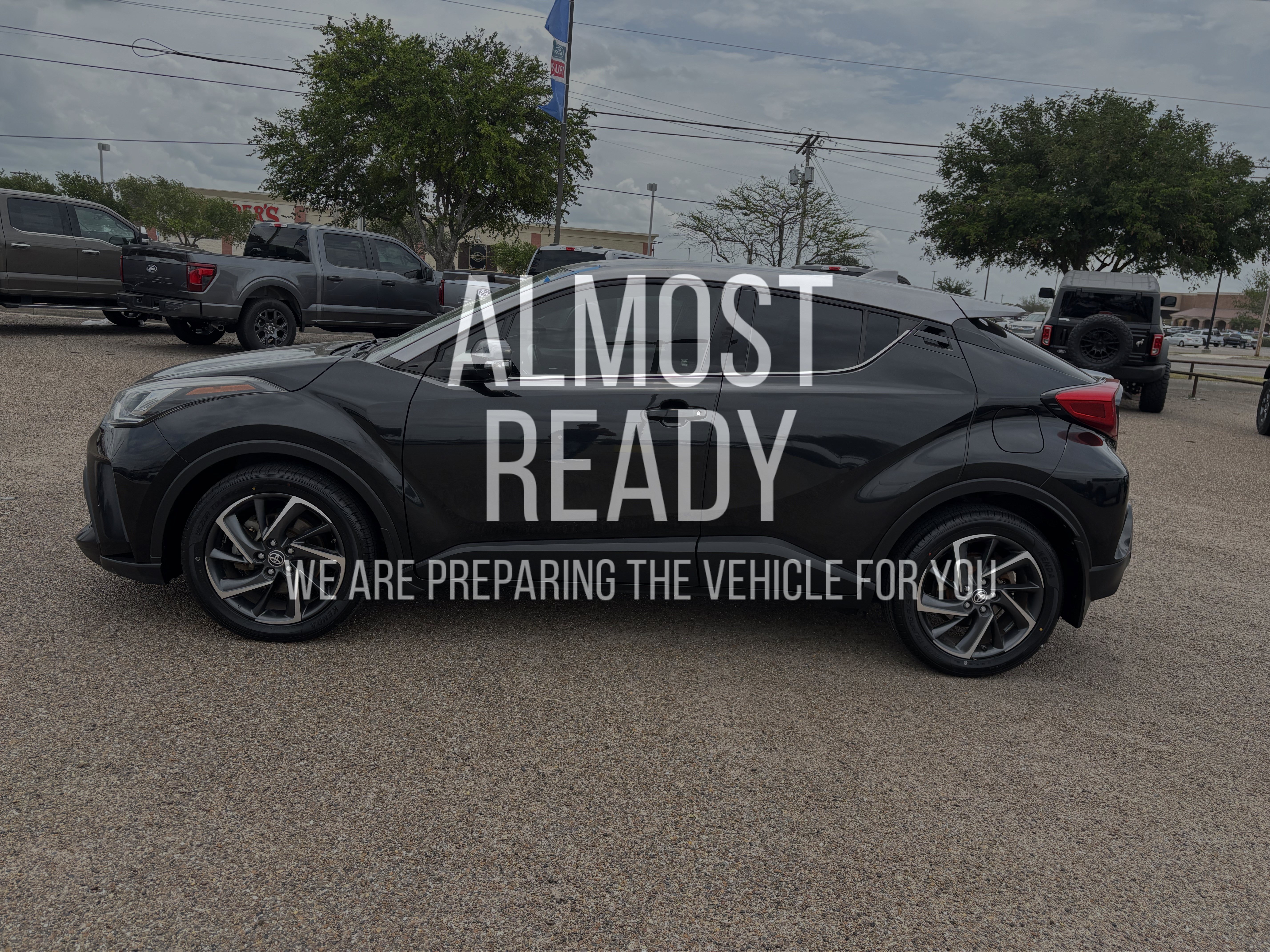 Used 2021 Toyota C-HR Limited FWD image 2