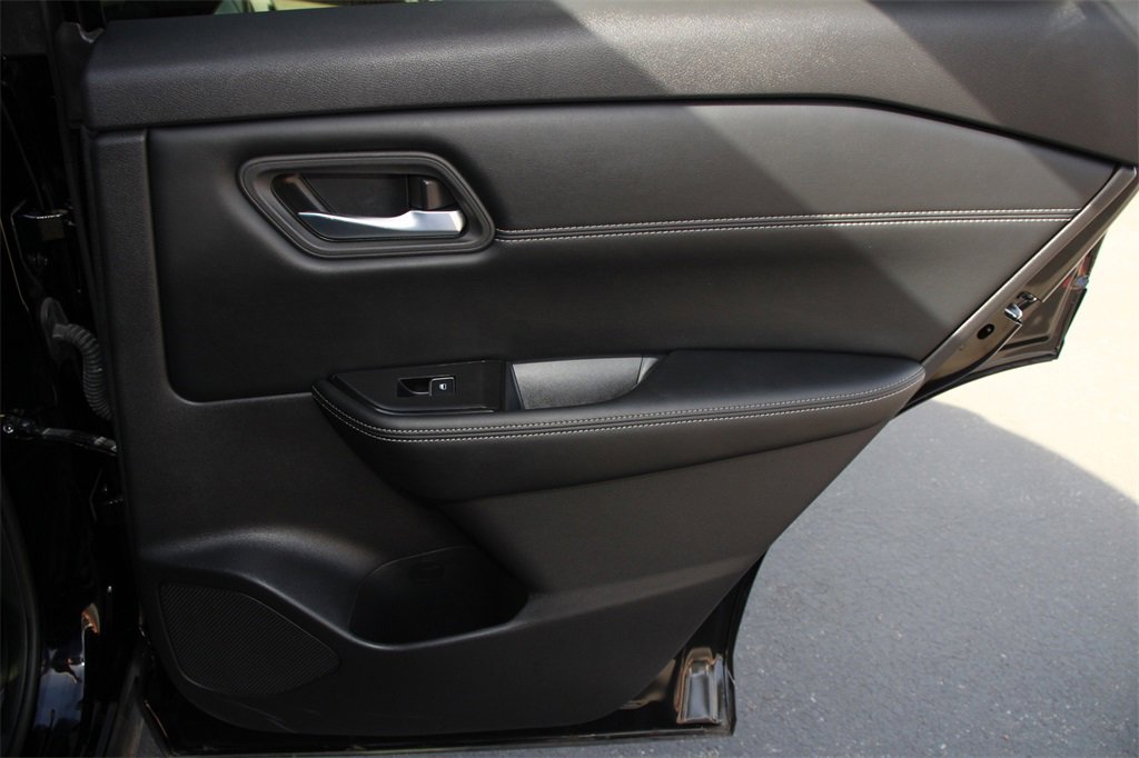 Used 2025 Nissan Rogue SL image 25