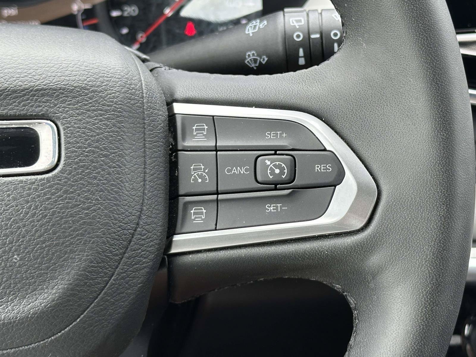 Used 2025 Jeep Compass Limited AWD/4WD image 21