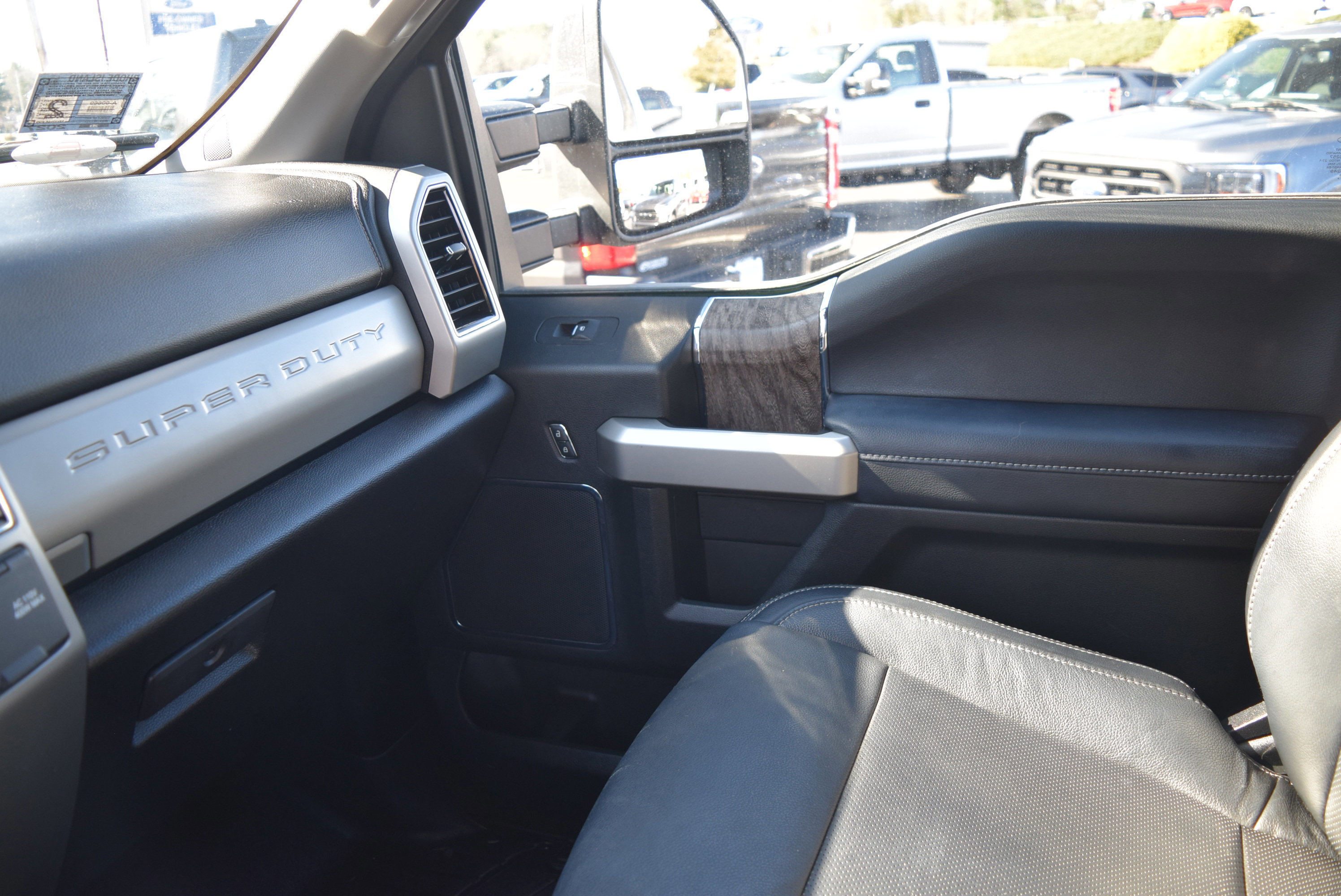 Certified 2019 Ford F250 Lariat w/ Chrome Package image 16