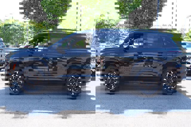 Used 2024 Chevrolet Traverse Z71 w/ Enhanced Driving Package image 2