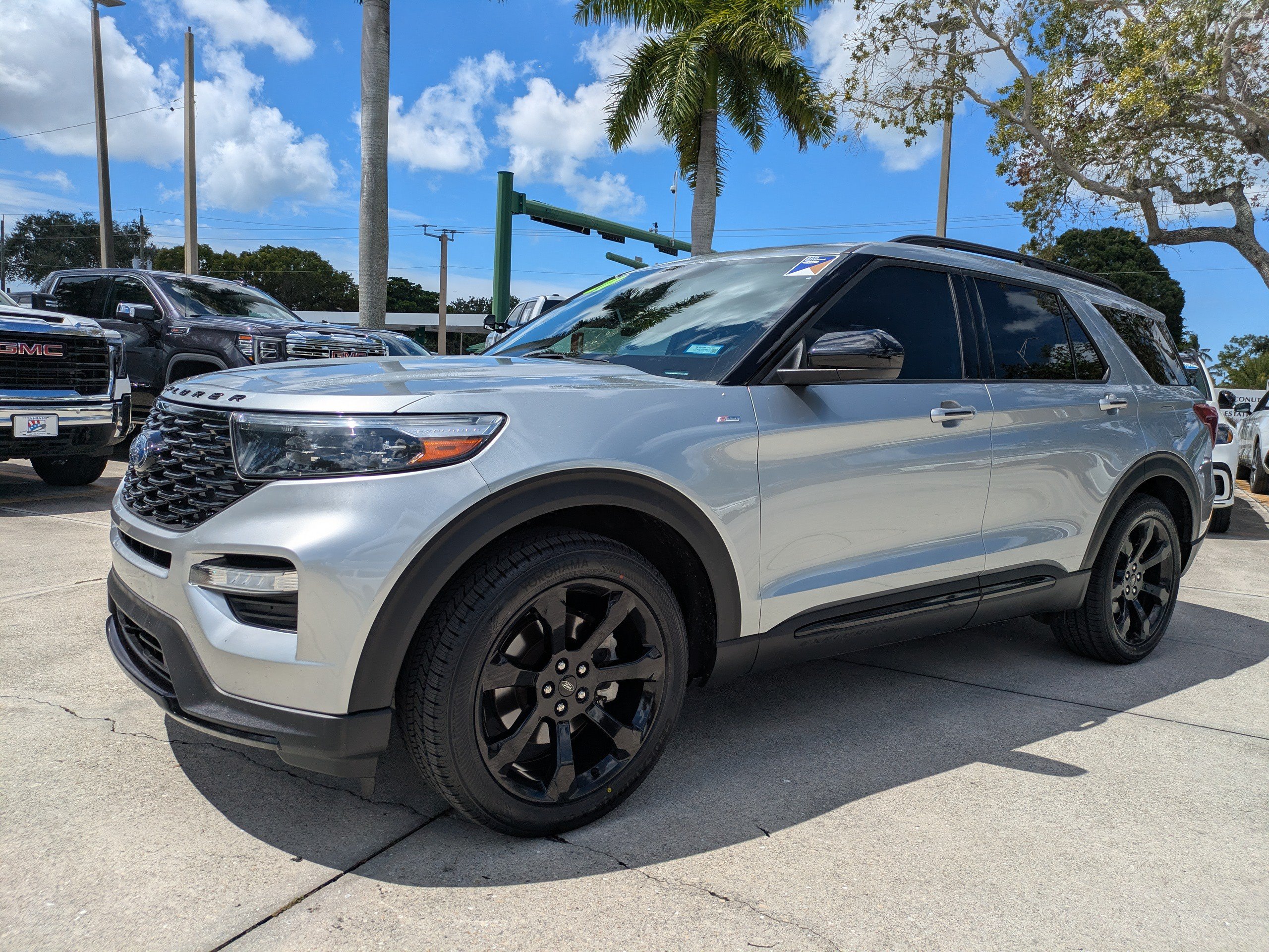 Certified 2024 Ford Explorer ST-Line w/ Class IV Trailer Tow Package RWD image 7