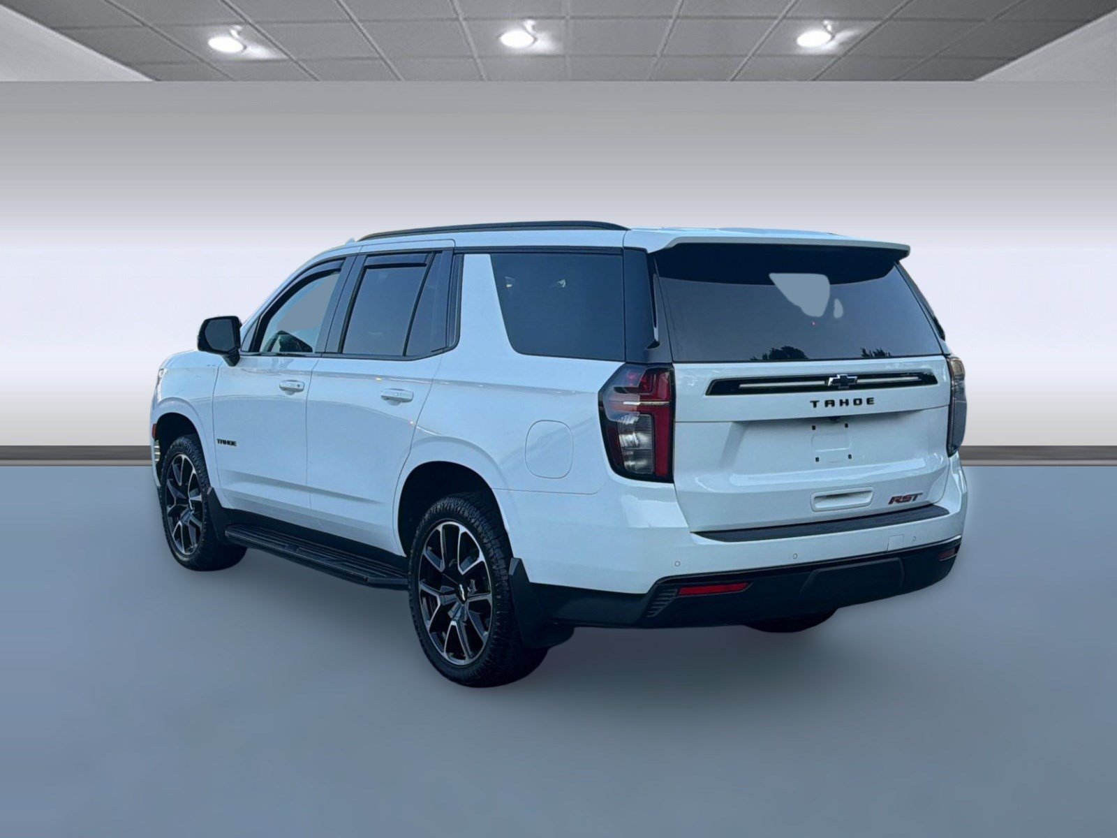 Used 2024 Chevrolet Tahoe RST w/ Luxury Package AWD/4WD image 3