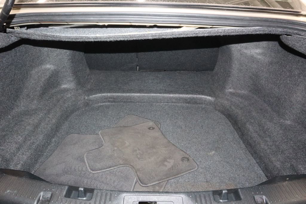 Certified 2018 Ford Taurus SEL image 16