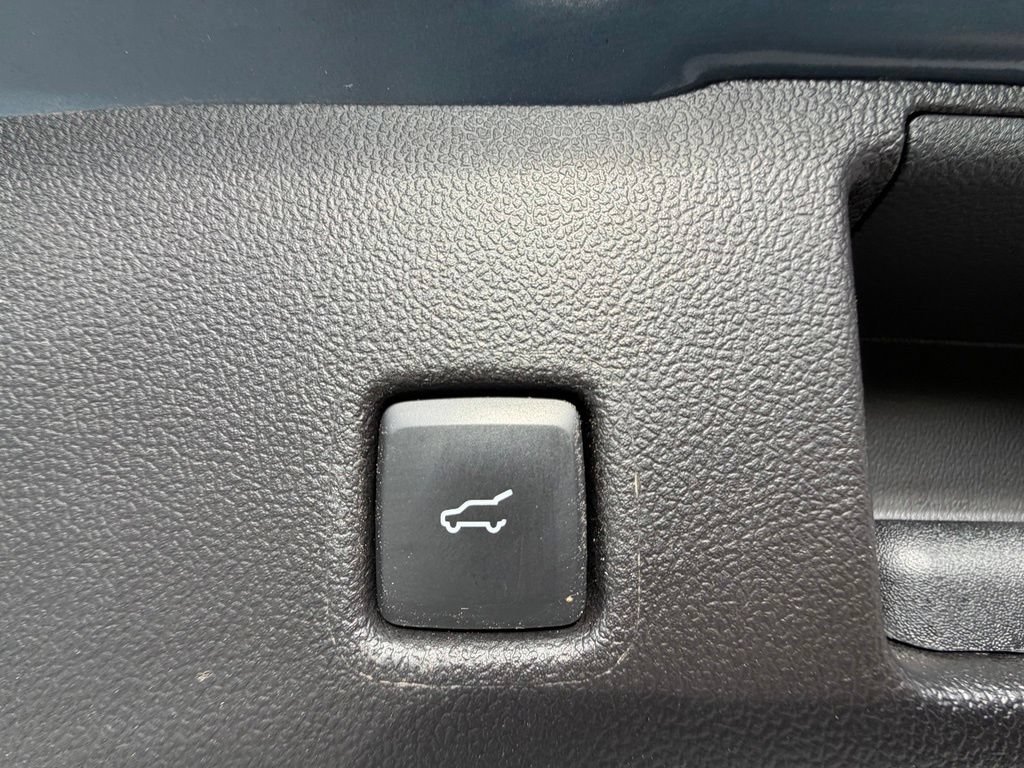 Certified 2025 Ford Escape Platinum AWD/4WD image 47