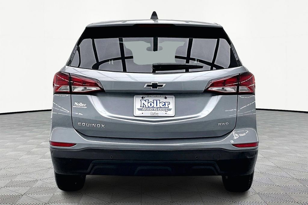 Used 2024 Chevrolet Equinox LS w/ LS Convenience Package image 3
