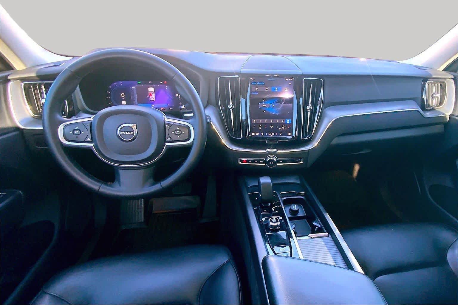 Used 2023 Volvo XC60 B5 Core w/ Climate Package FWD image 16