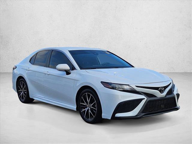 Used 2023 Toyota Camry SE FWD image 3