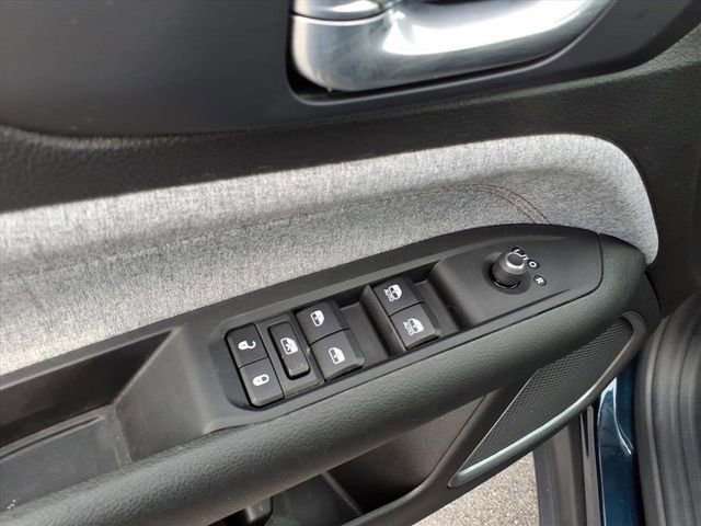 Used 2024 Jeep Compass Latitude image 23