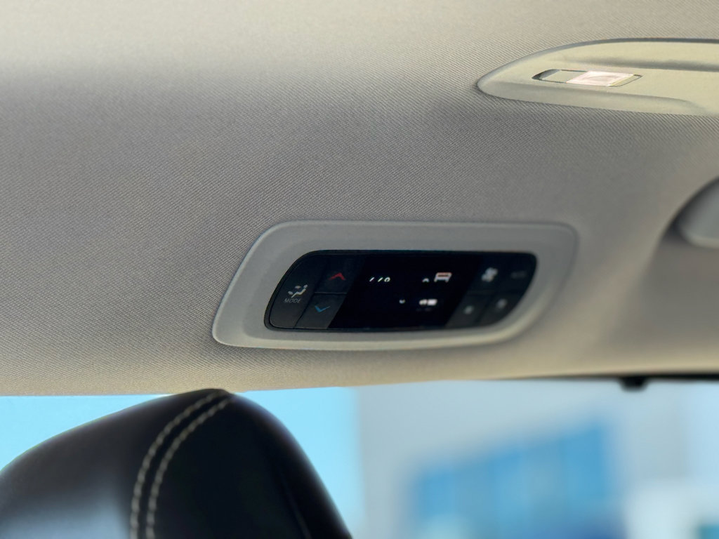 Used 2023 Chrysler Pacifica Touring-L FWD image 33