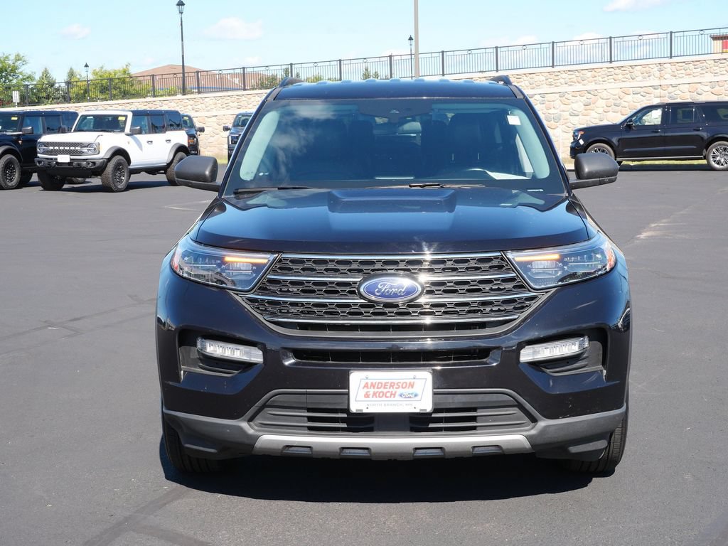 Certified 2022 Ford Explorer XLT w/ Equipment Group 202A AWD/4WD image 3