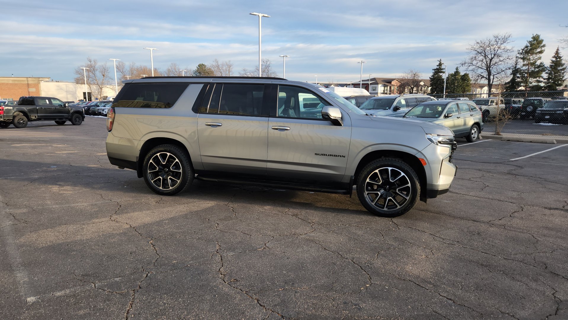 Used 2023 Chevrolet Suburban RST w/ Luxury Package image 15