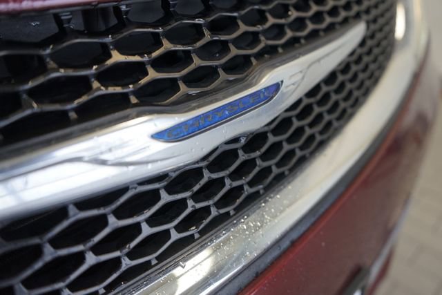 Used 2017 Chrysler Pacifica Touring-L image 18