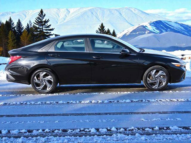 Used 2024 Hyundai Elantra Limited image 2