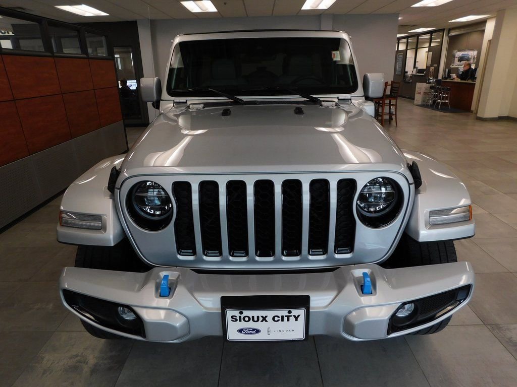 Used 2022 Jeep Wrangler Unlimited Sahara image 2