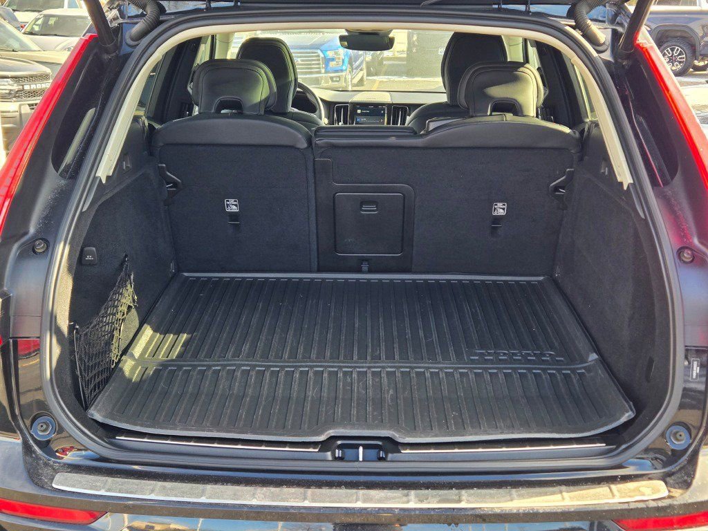 Used 2022 Volvo XC60 T8 Inscription w/ Advanced Package image 13