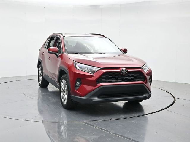 Used 2020 Toyota RAV4 XLE Premium FWD image 4